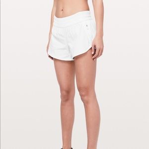 lululemon Tracker Shorts - White - Size 6